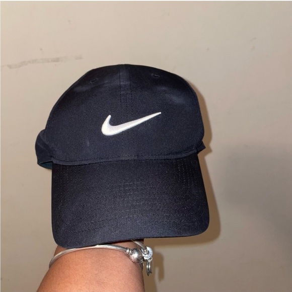 Nike black Cap with White Logo - Picture 1 of 2